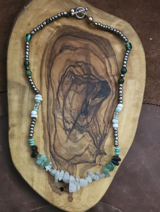 Handmade Jewelry - ⚡️Flash Sale⚡️Handmade Green And White Stone Necklace 17"